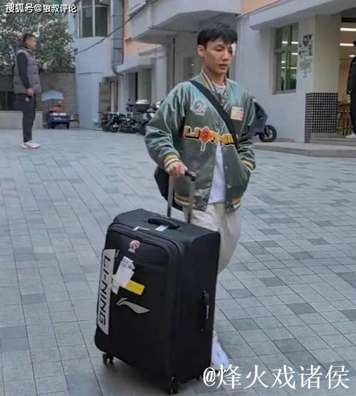 广东vs浙江前瞻:徐杰眉骨受伤出战成疑 萨姆纳约克领衔外援大战 广东vs浙江前瞻:徐杰眉骨受伤出战成疑 萨姆纳约克领衔外援大战