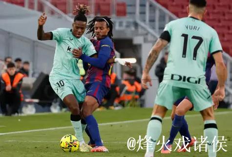 巴萨全场球迷高声嘲讽：阿隆索，你就留在皇马吧！